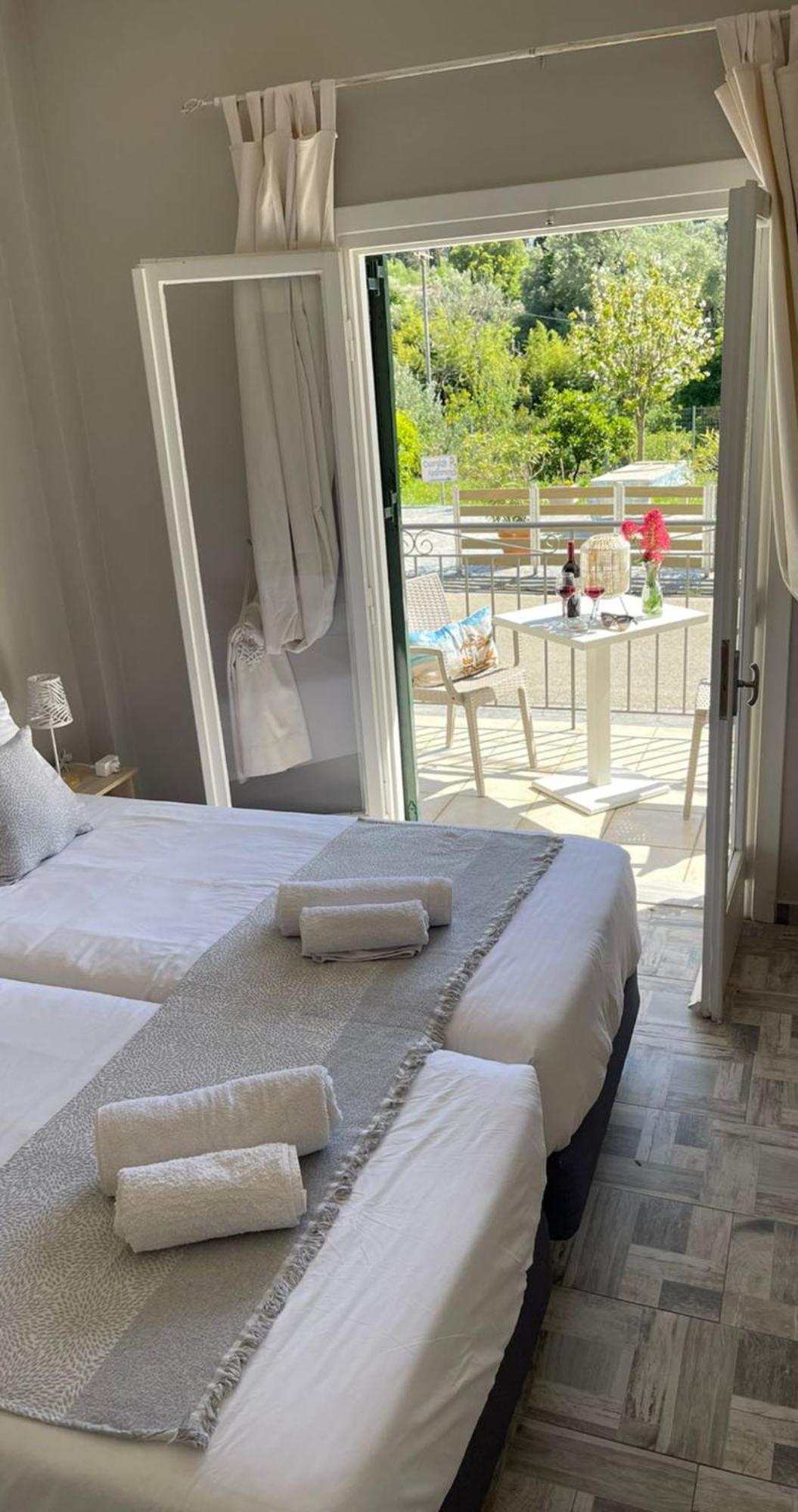 Georgia'S Apartments, Ipsos Corfu Bagian luar foto